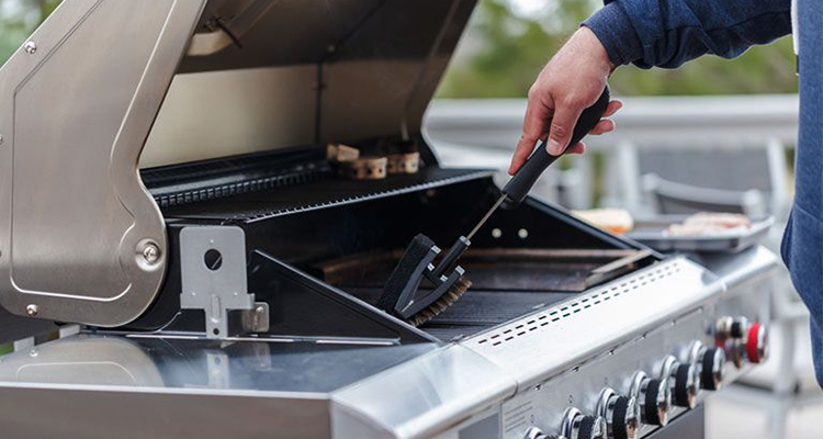 Cleaning gas grill with a brush