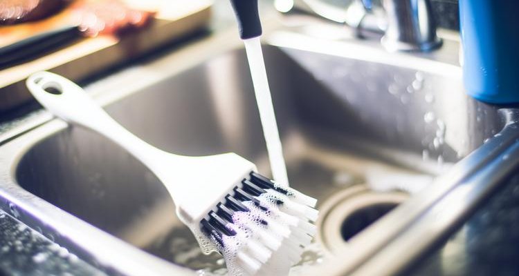 Cleaning and maintaining BBQ basting brush