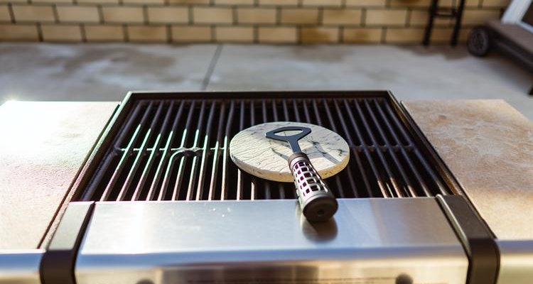 Cordierite pizza stone with handle on grill grates equipment review