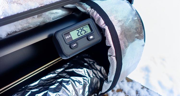 Digital temperature gauge showing stable 225°F with insulation blanket visible in winter setting