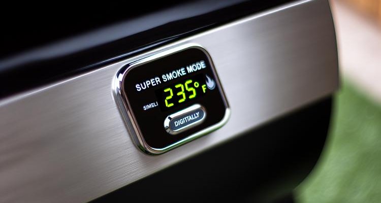 Traeger Super Smoke Mode control panel showing enhanced smoke setting