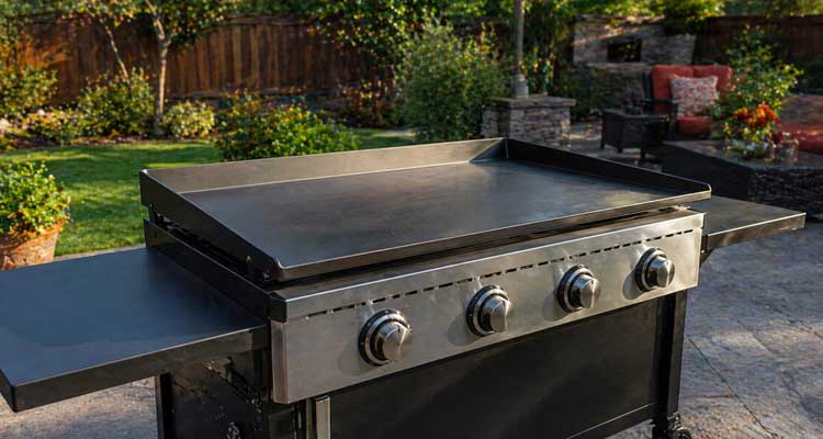 Top Outdoor Flat Grills for Ultimate Backyard Cooking
